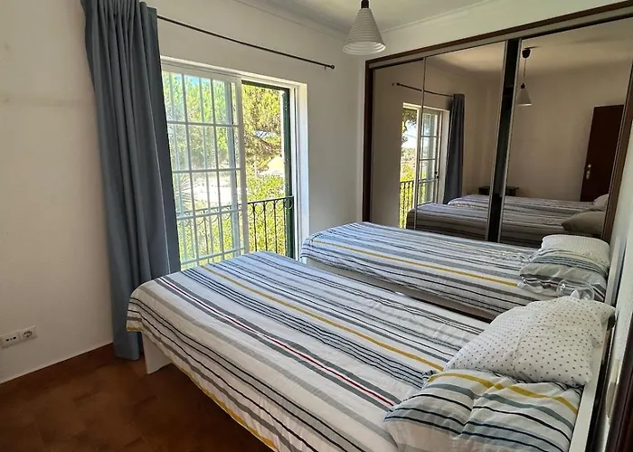 Semesterbostad Marconi's *